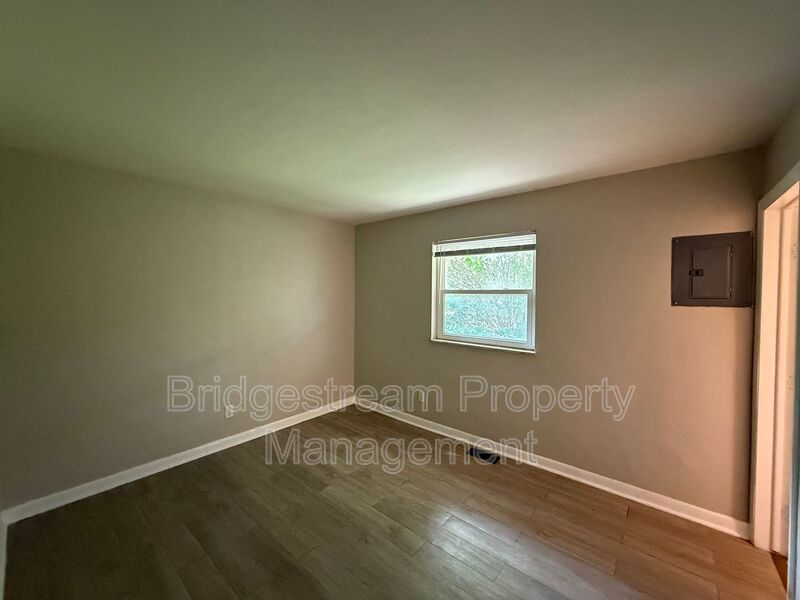 Cozy 1 Bed, 1 Bath Ranch Style Apartment property image