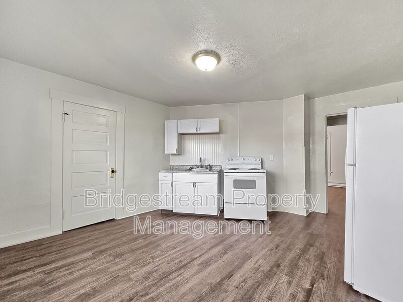 Cozy & Functionable 1BR Apartment – First Month's Rent-Free Move in Special property image