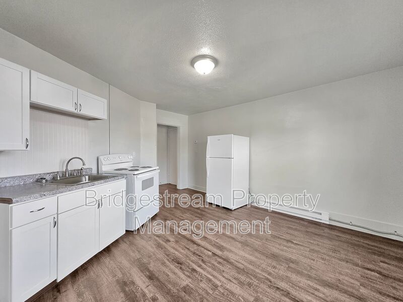 Cozy & Functionable 1BR Apartment – First Month's Rent-Free Move in Special property image