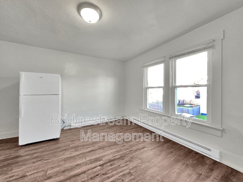 Cozy & Functionable 1BR Apartment – First Month's Rent-Free Move in Special property image