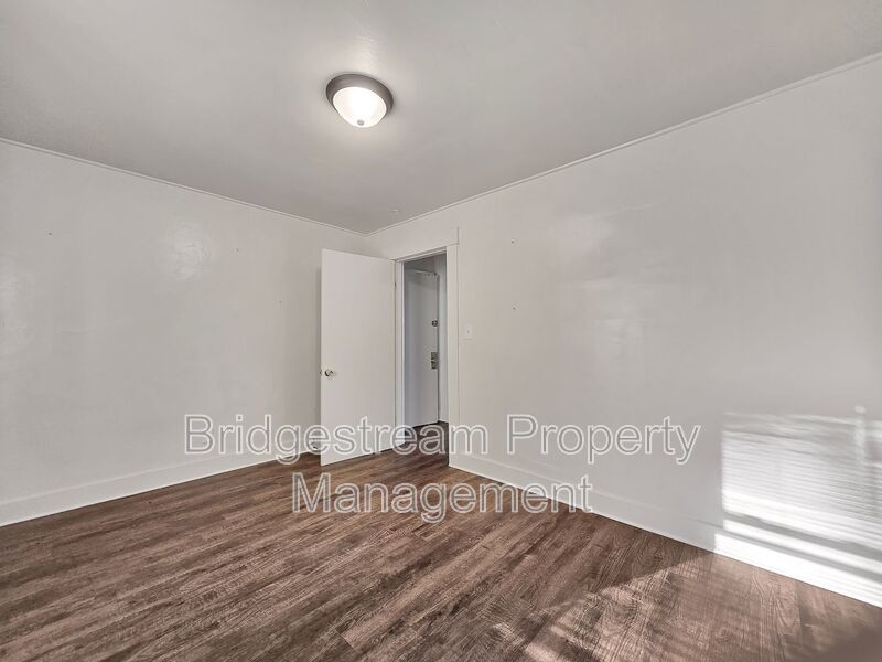 Cozy & Functionable 1BR Apartment – First Month's Rent-Free Move in Special property image