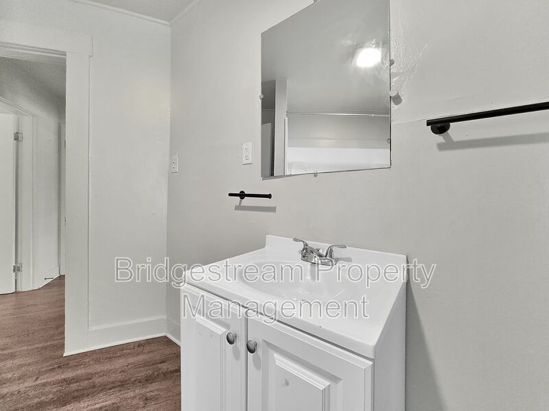 Cozy & Functionable 1BR Apartment – First Month's Rent-Free Move in Special property image