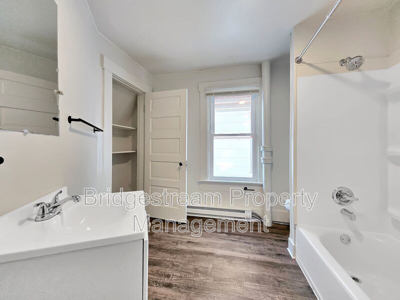 Cozy & Functionable 1BR Apartment – First Month's Rent-Free Move in Special property image