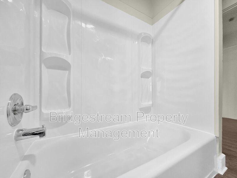 Cozy & Functionable 1BR Apartment – First Month's Rent-Free Move in Special property image