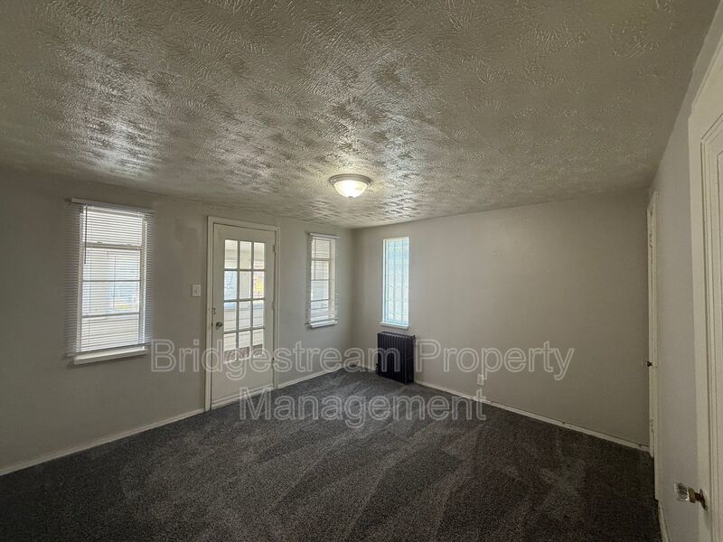 Cozy 2 Bed, 1 bath Upstairs Apartment Now Available property image