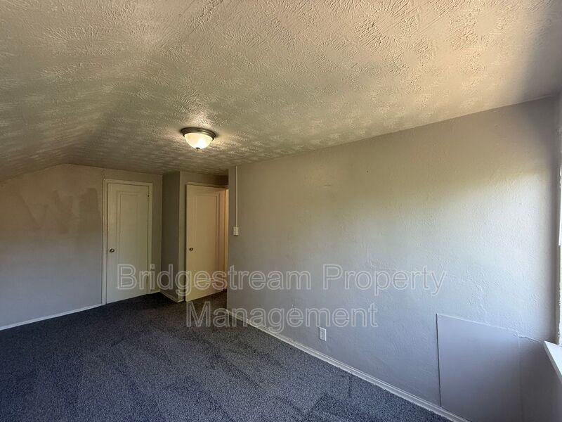 Cozy 2 Bed, 1 bath Upstairs Apartment Now Available property image