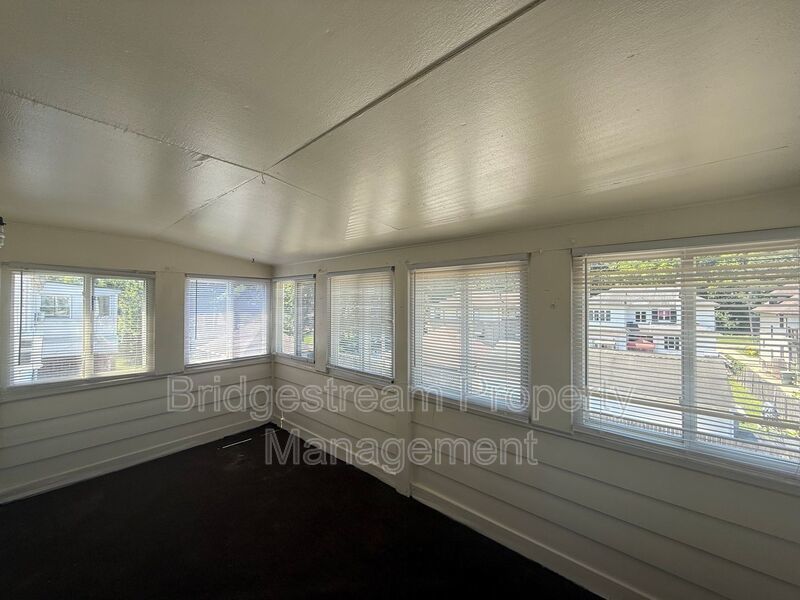 Cozy 2 Bed, 1 bath Upstairs Apartment Now Available property image