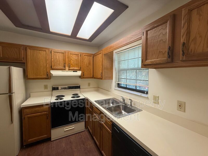 Cozy 2 Bed, 2.5 Bath Townhome in Kettering Now Available property image