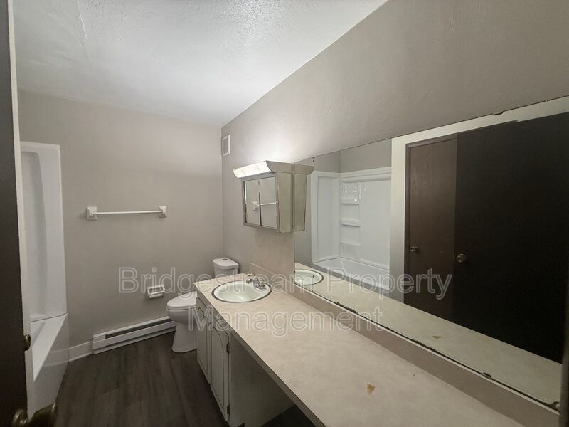 Cozy 2 Bed, 1 Bath Downstairs Unit Now Available property image