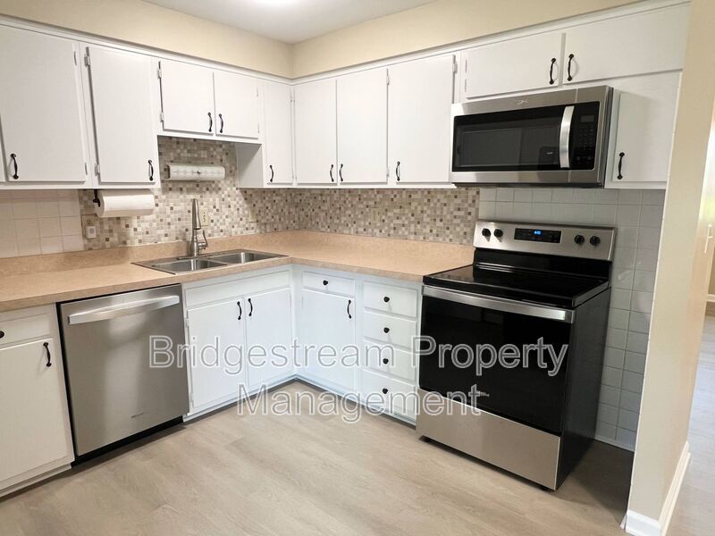 STUNNING, updated 3 bed, 1.5 bath ranch style home in Huber Heights near Rushmore Elementary property image
