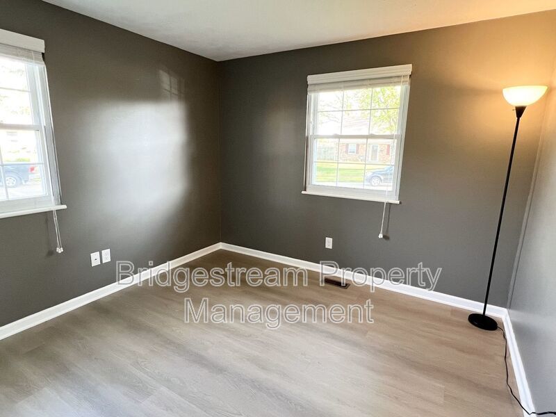 STUNNING, updated 3 bed, 1.5 bath ranch style home in Huber Heights near Rushmore Elementary property image