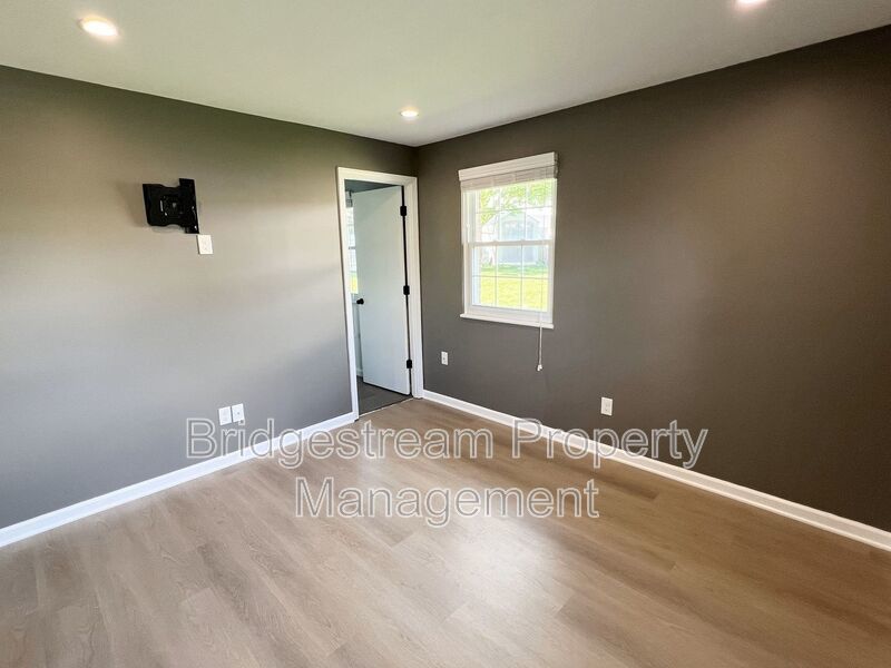 STUNNING, updated 3 bed, 1.5 bath ranch style home in Huber Heights near Rushmore Elementary property image