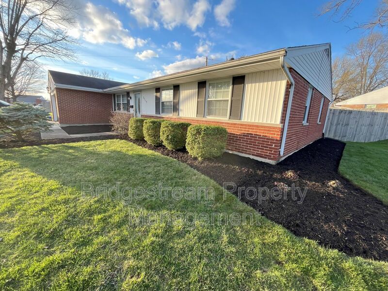 STUNNING, updated 3 bed, 1.5 bath ranch style home in Huber Heights near Rushmore Elementary property image
