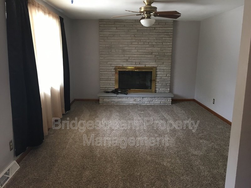 3 Bedroom, 2 full bath home with 2 car attached garage in Englewood property image