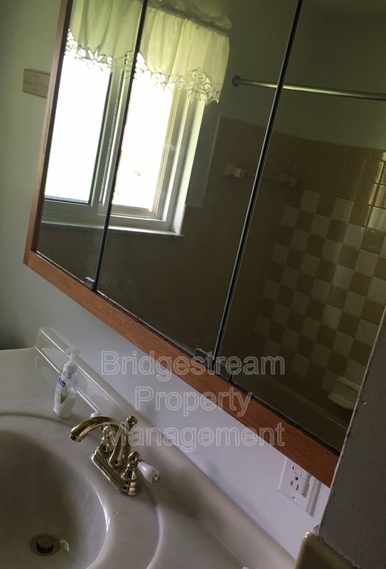 3 Bedroom, 2 full bath home with 2 car attached garage in Englewood property image