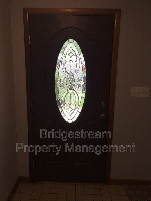 3 Bedroom, 2 full bath home with 2 car attached garage in Englewood property image