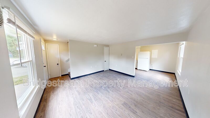 Spacious 2 Floor, 1 Bed, 1 Bath Townhome property image