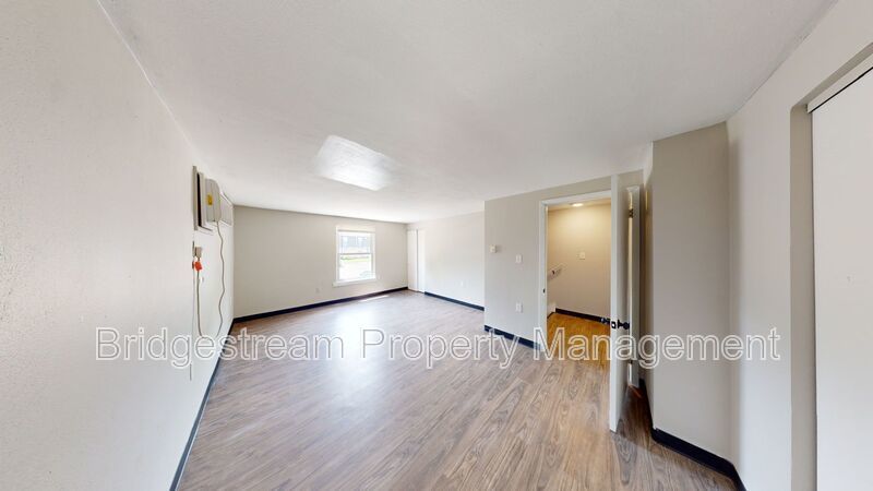Spacious 2 Floor, 1 Bed, 1 Bath Townhome property image