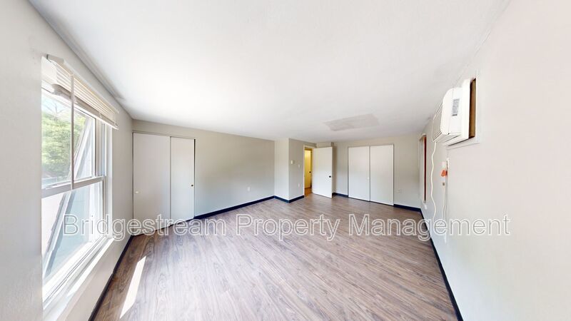 Spacious 2 Floor, 1 Bed, 1 Bath Townhome property image
