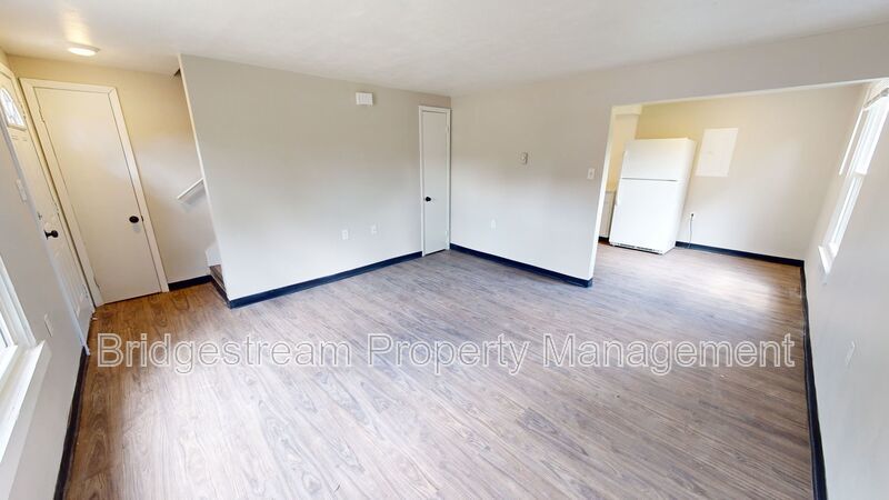Spacious 2 Floor, 1 Bed, 1 Bath Townhome property image