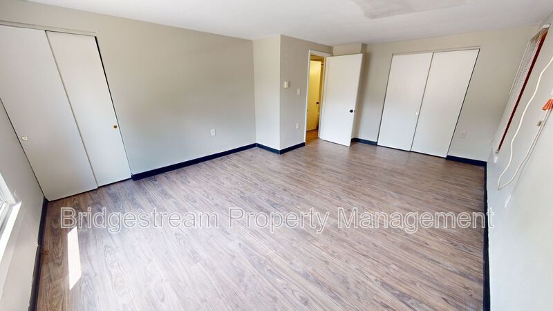 Spacious 2 Floor, 1 Bed, 1 Bath Townhome property image