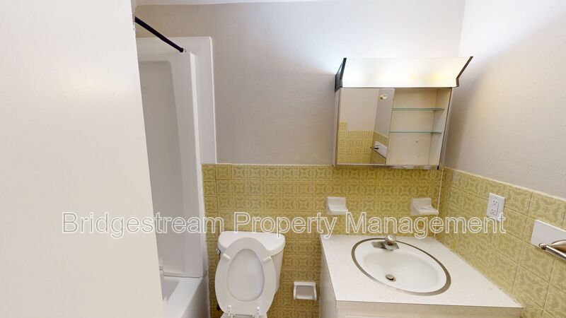 Spacious 2 Floor, 1 Bed, 1 Bath Townhome property image