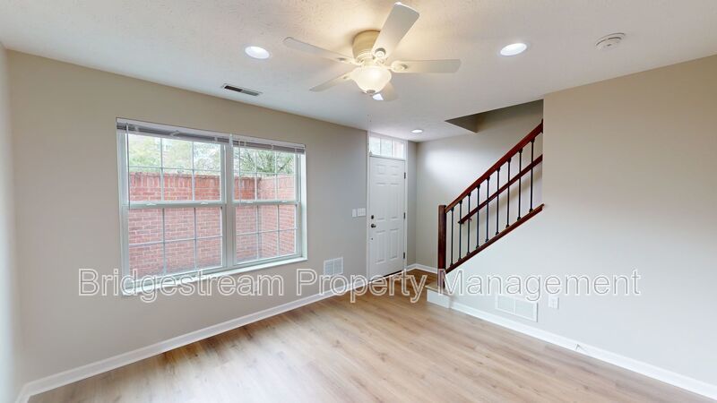 Beautiful 2 bedroom, 1.5 bath townhome with 1 car attached garage and reserved parking space in Downtown Dayton near Riverscape property image