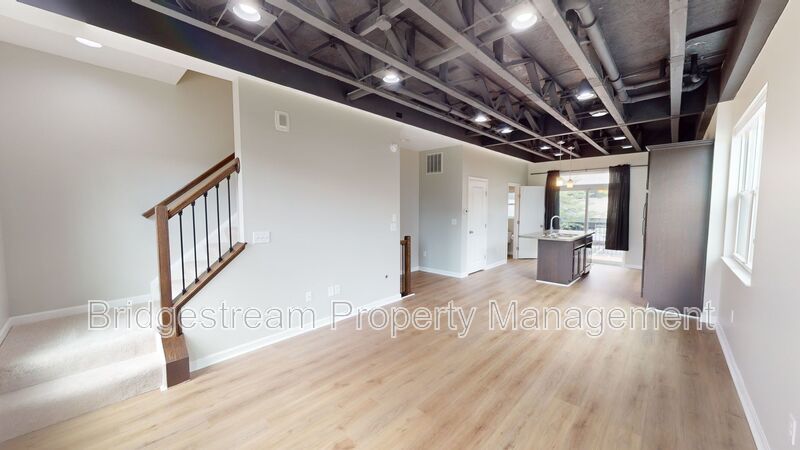 Beautiful 2 bedroom, 1.5 bath townhome with 1 car attached garage and reserved parking space in Downtown Dayton near Riverscape property image