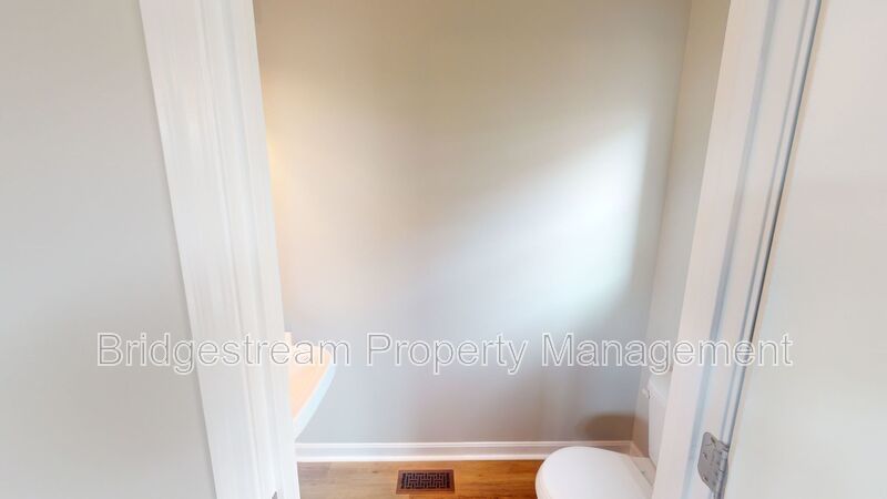 Beautiful 2 bedroom, 1.5 bath townhome with 1 car attached garage and reserved parking space in Downtown Dayton near Riverscape property image