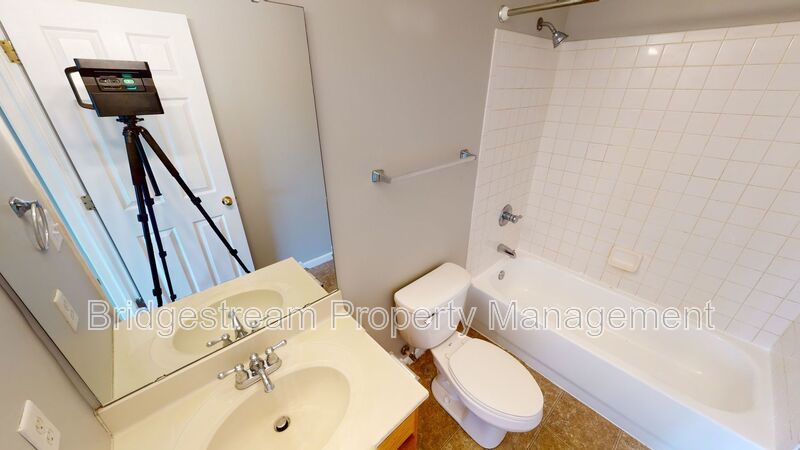 Spacious 3 Bed, 2 Bath Home with 2 Car Garage in Franklin property image