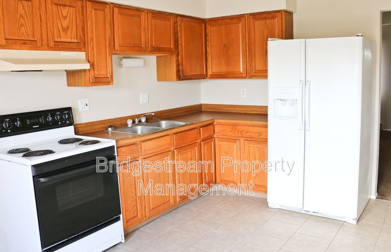 Cozy 2 Bed, 1 Bath Ranch Style Apartment property image
