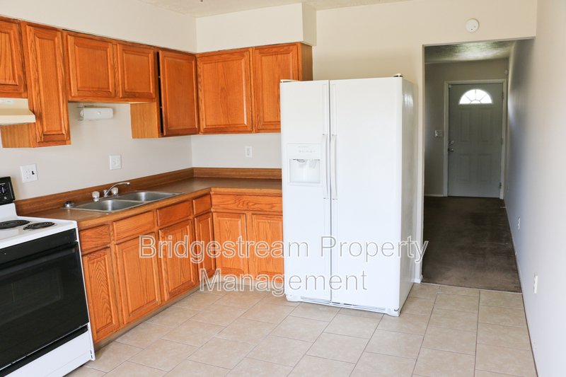Cozy 2 Bed, 1 Bath Ranch Style Apartment property image