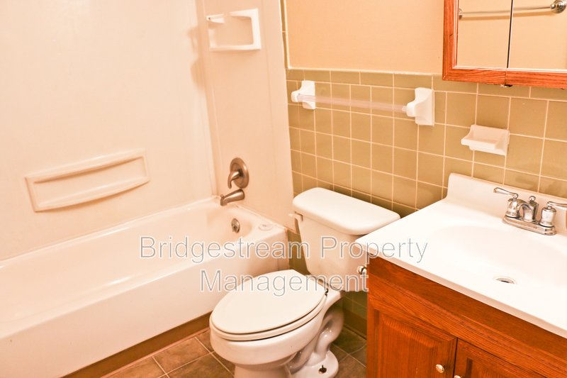 Cozy 2 Bed, 1 Bath Ranch Style Apartment property image