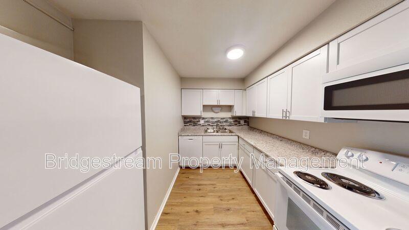 Newly Renovated 2 Bed 1 Bath Apartment In Miamisburg! property image