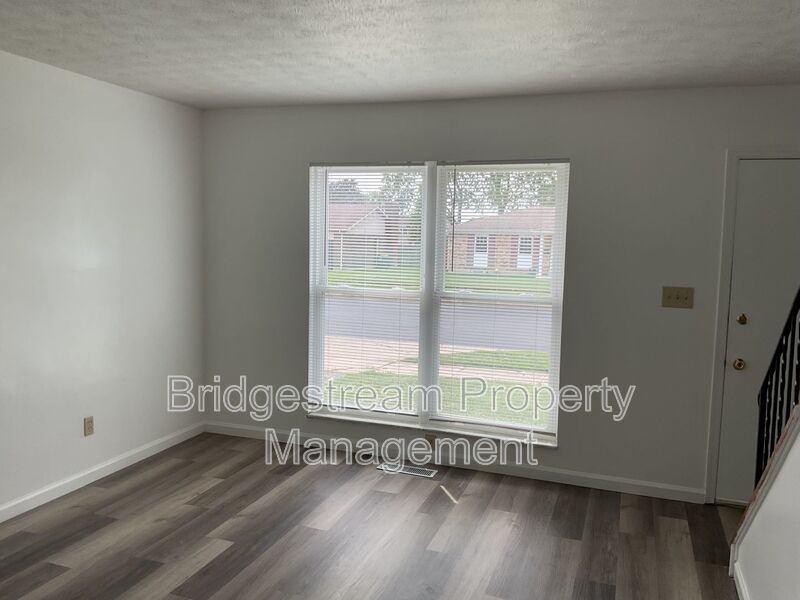 Cozy 2 Bed, 1.5 Bath Townhome in Vandalia property image