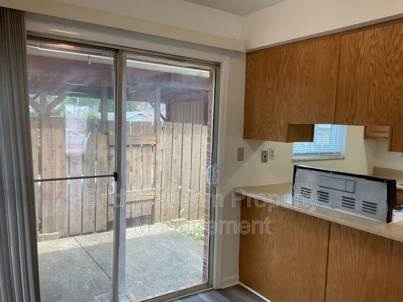 Cozy 2 Bed, 1.5 Bath Townhome in Vandalia property image
