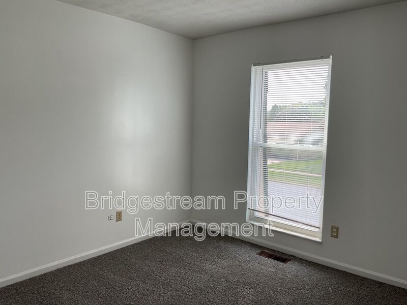 Cozy 2 Bed, 1.5 Bath Townhome in Vandalia property image