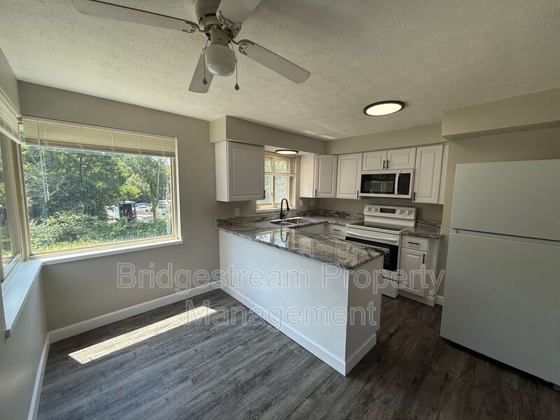 Newly Renovated 2 Bed, 1 Bath Apartment in Oakwood property image