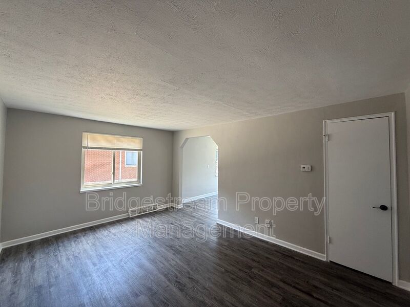 Newly Renovated 2 Bed, 1 Bath Apartment in Oakwood property image