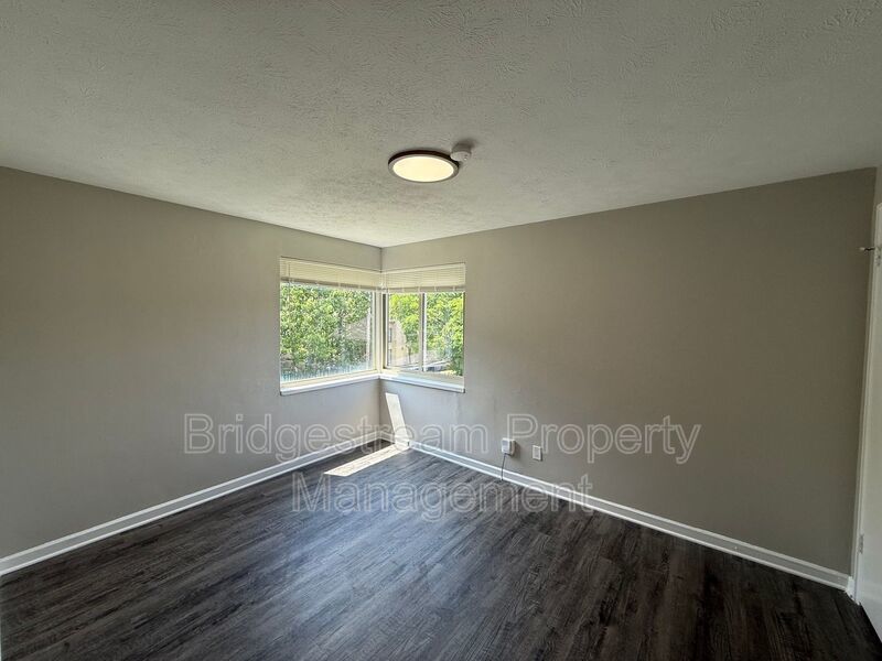 Newly Renovated 2 Bed, 1 Bath Apartment in Oakwood property image