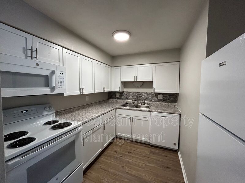 Newly Renovated 2 Bed, 1 Bath Upstairs Unit in Miamisburg property image