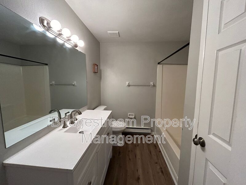 Newly Renovated 2 Bed, 1 Bath Upstairs Unit in Miamisburg property image