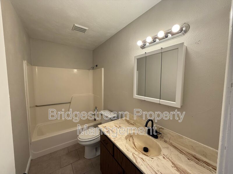 Spacious 2 Bed, 1.5 Bath Townhome in Fairborn property image