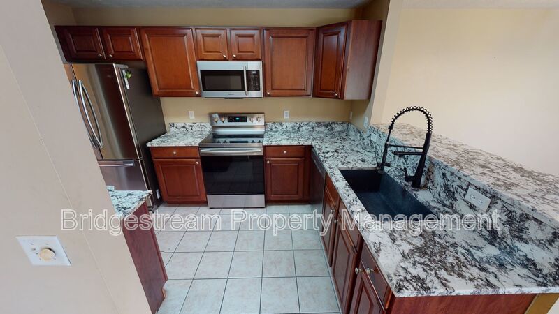 Beautiful 1st Floor 3 Bedroom, 2 Bath Condo with 1 Car Garage in Beavercreek property image