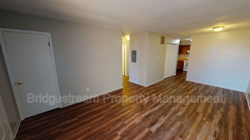 Cozy 2 Bed, 1 Bath with Covered Car Port property image