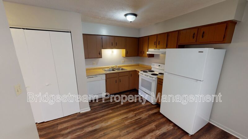Cozy 2 Bed, 1 Bath with Covered Car Port property image
