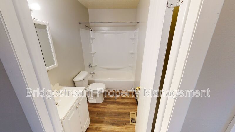 Cozy 2 Bed, 1 Bath with Covered Car Port property image