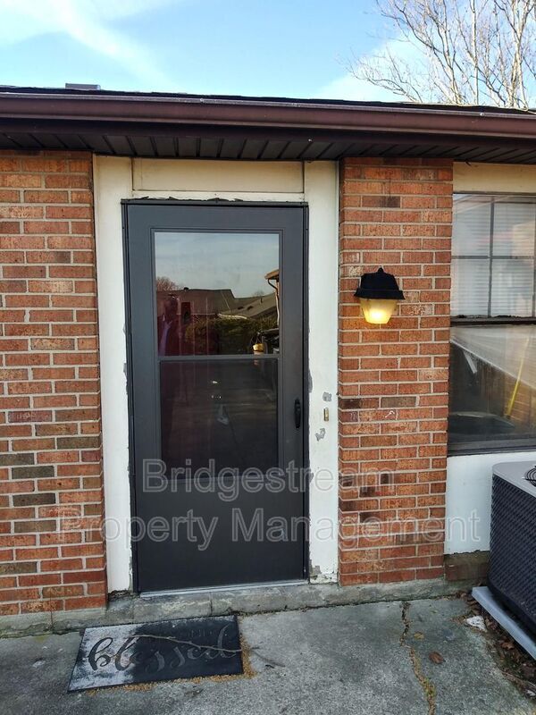 Cozy 2 Bed, 1 Bath with Covered Car Port property image